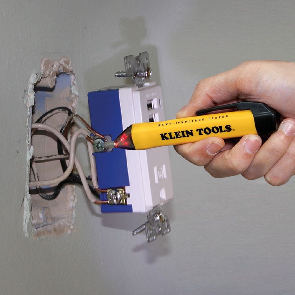 Klein Tools 69149P Digital Multimeter, Noncontact Voltage Tester and Electrical Outlet Test Kit