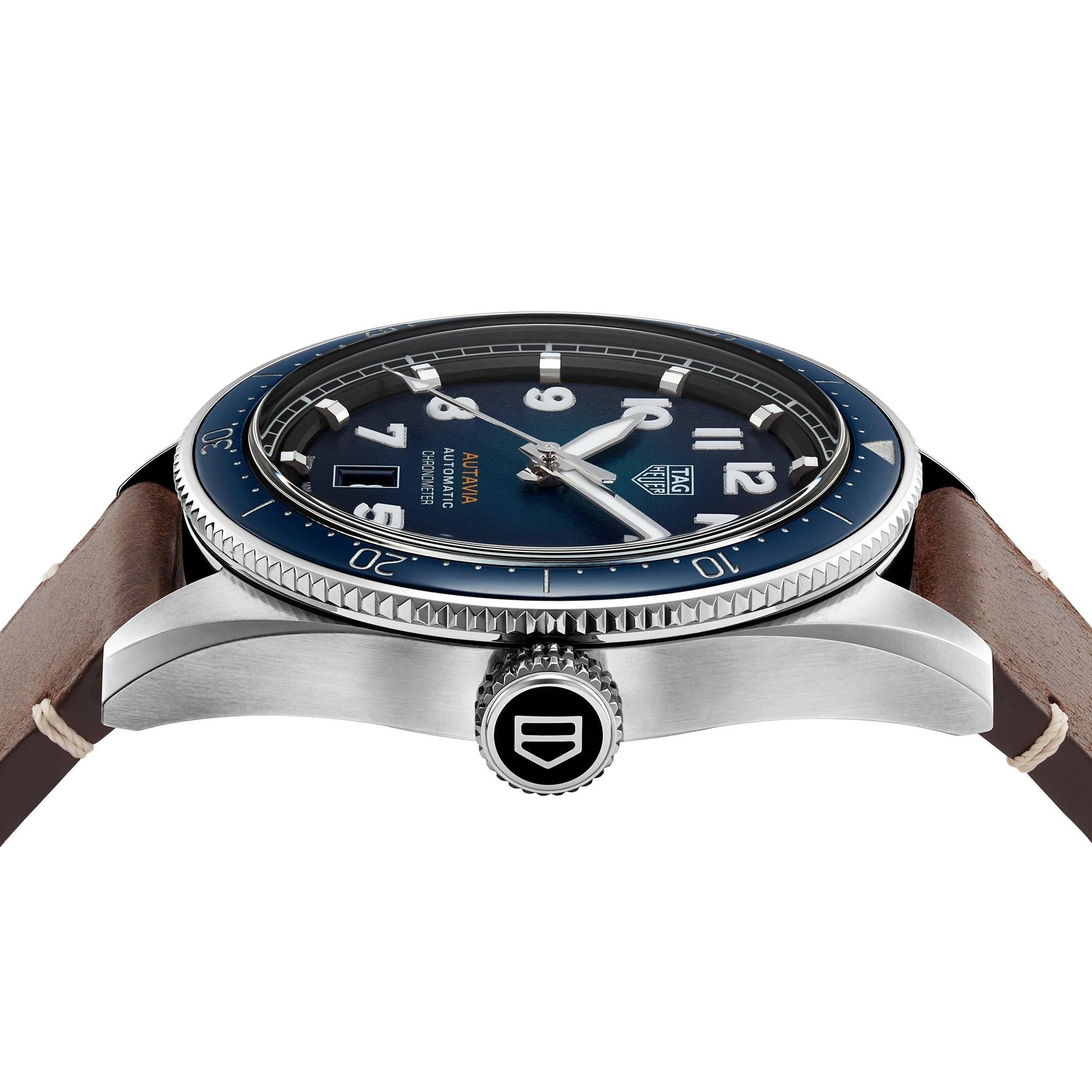 Tag Heuer Autavia Automatic Chronometer Mens Watch 2