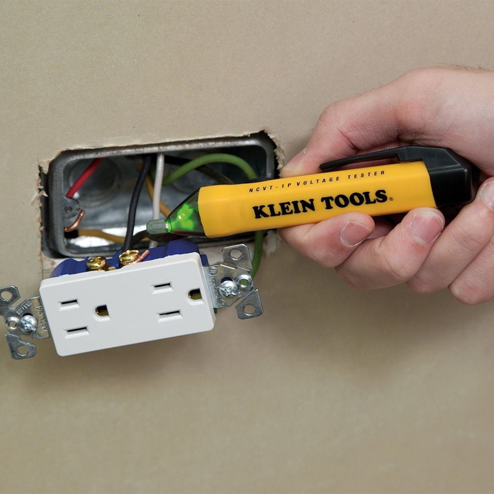 Klein Tools 69149P Digital Multimeter, Noncontact Voltage Tester and Electrical Outlet Test Kit